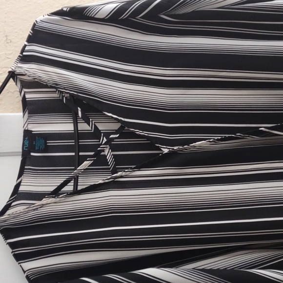 Blouse as new - Picture 2 of 4